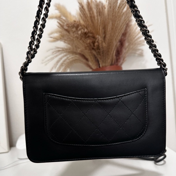 Chanel Signed Wallet on Chain - Picture 2 of 4